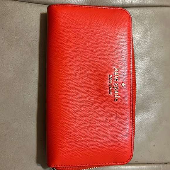 Kate Spade wallet - Picture 1 of 3